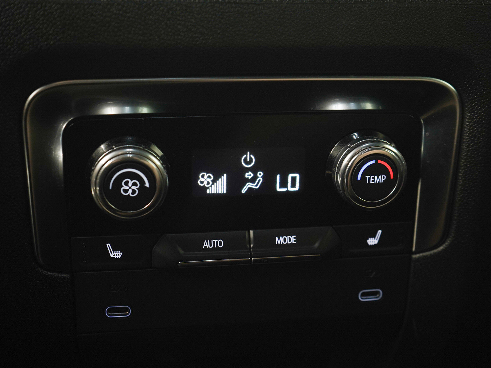 Used 2025 GMC Yukon XL Denali AWD/4WD image 21