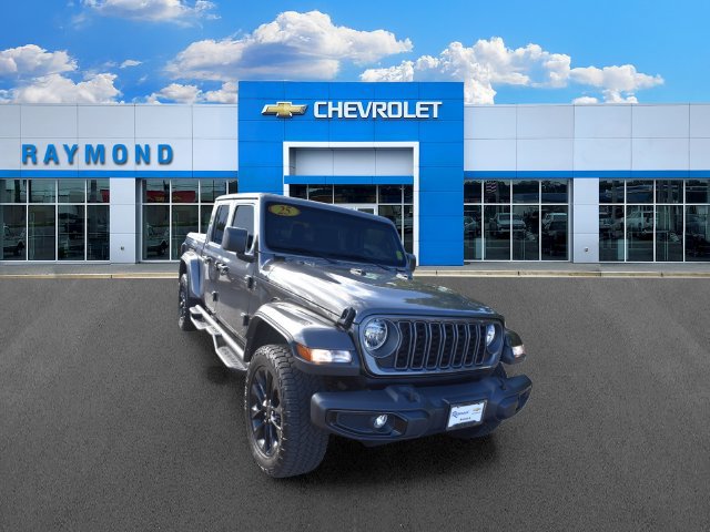 Used 2025 Jeep Gladiator Sport AWD/4WD image 9