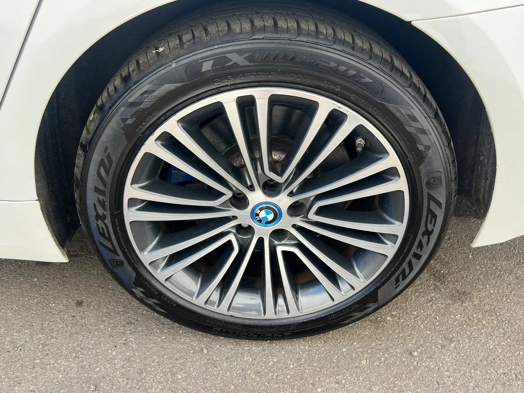 Used 2018 BMW 530e xDrive w/ Premium Package 2 AWD/4WD image 10