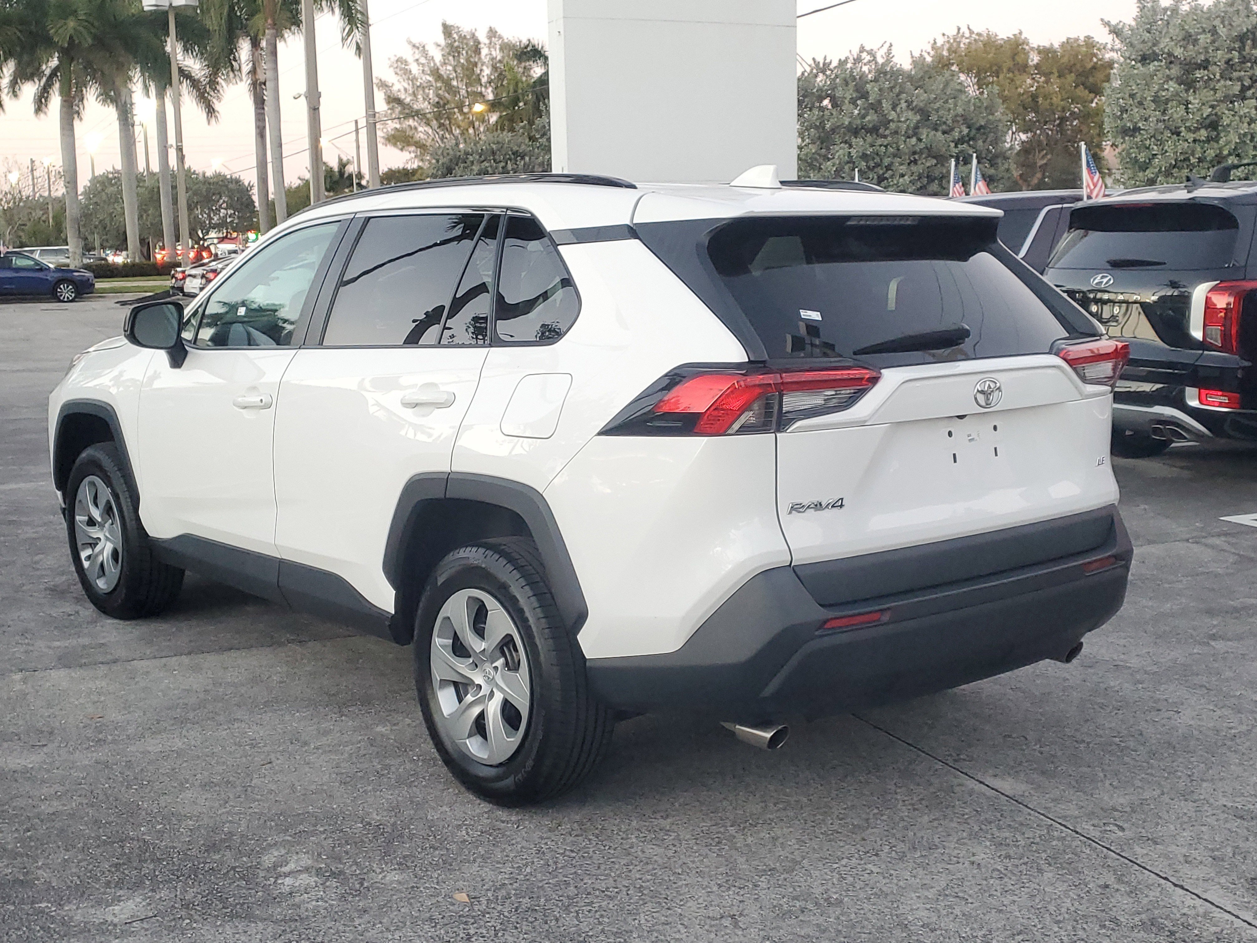 Used 2021 Toyota RAV4 LE image 5
