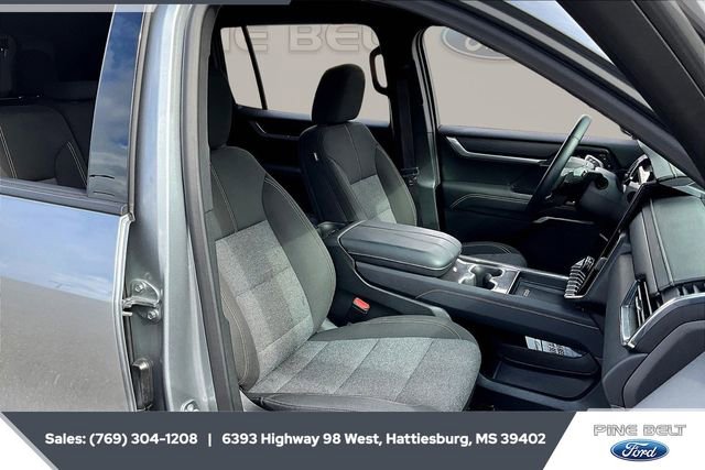 Used 2025 GMC Acadia Elevation image 6