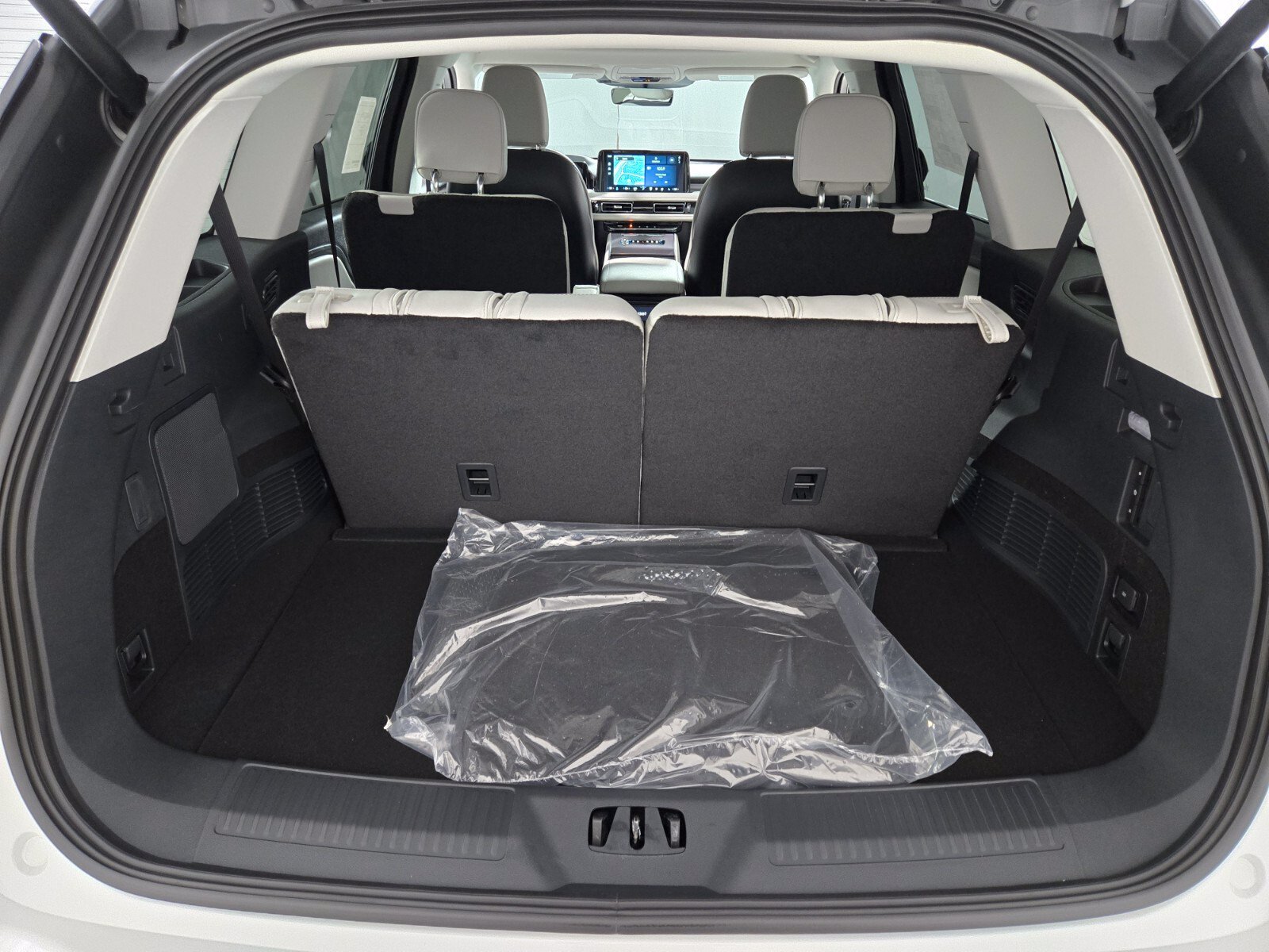 New 2027 Lincoln Aviator AWD image 17