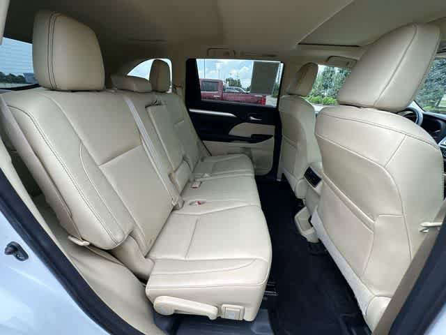 Used 2016 Toyota Highlander XLE AWD/4WD image 23