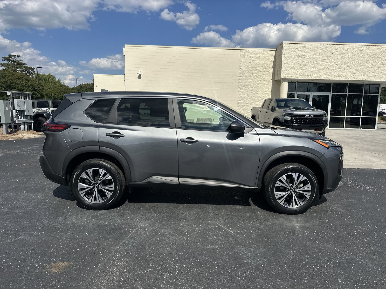 Used 2023 Nissan Rogue SV FWD image 10