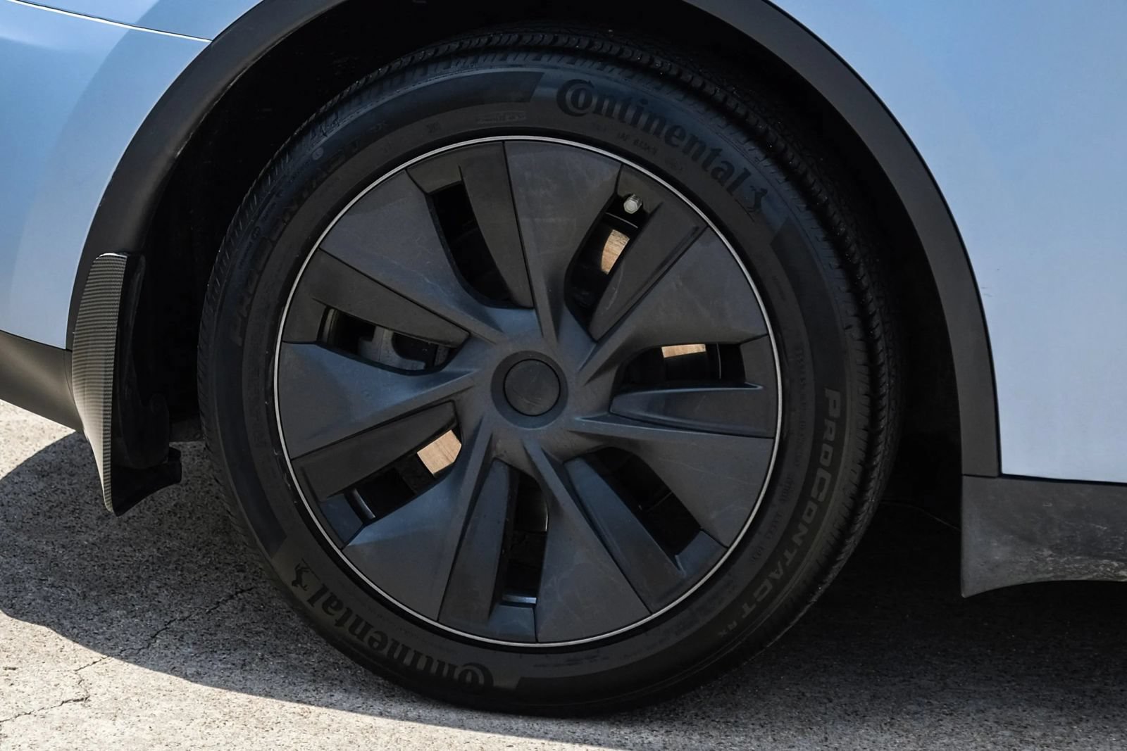 Used 2025 Tesla Model Y Long Range RWD image 54