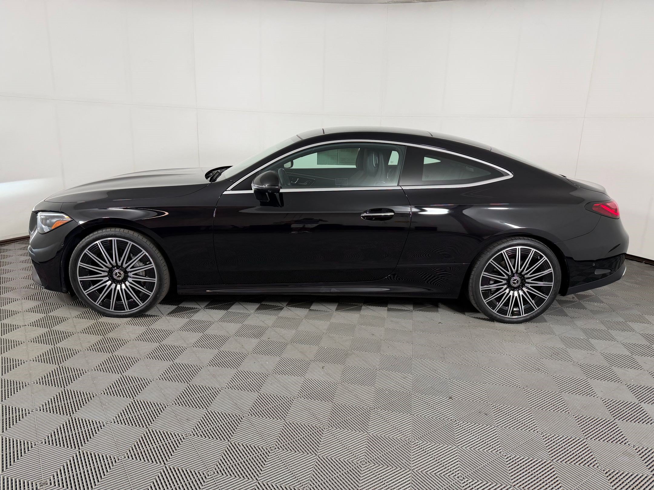 Used 2024 Mercedes-Benz CLE 450 4MATIC Coupe image 2