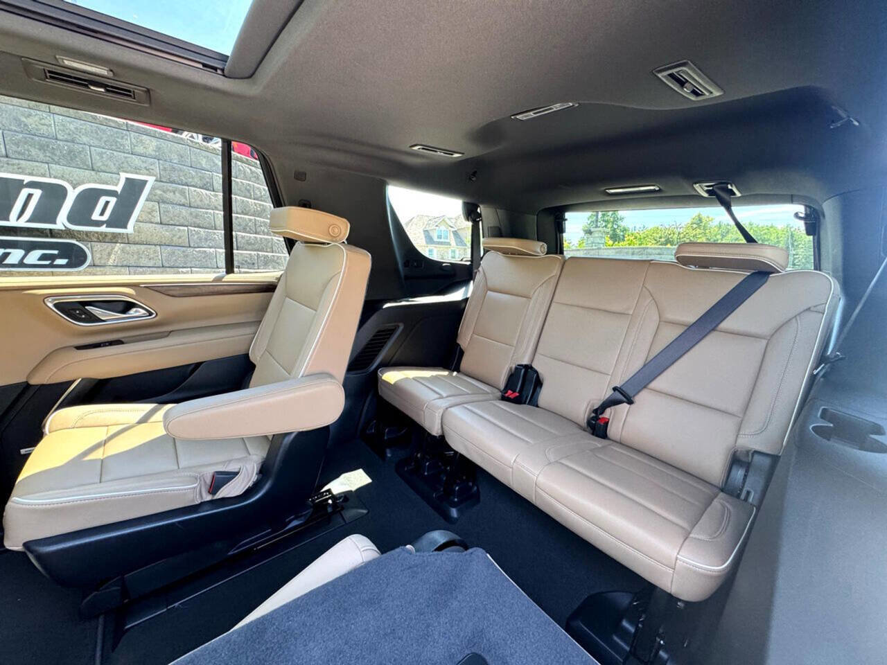 Used 2024 Chevrolet Tahoe Premier w/ Premium Package image 19