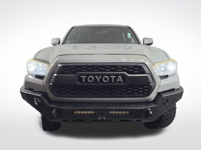 Used 2018 Toyota Tacoma TRD Off-Road w/ Technology Package image 2