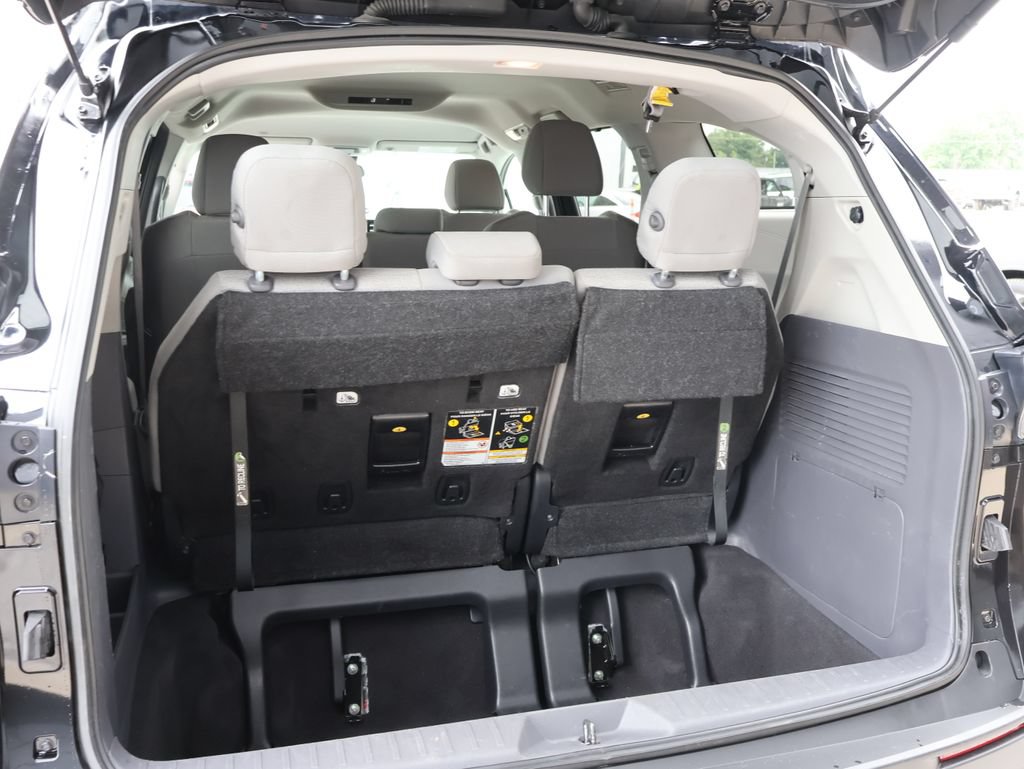 Used 2024 Toyota Sienna LE FWD image 15