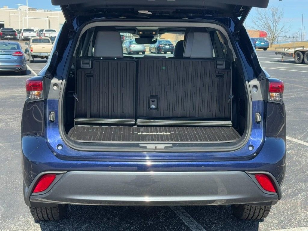 Used 2022 Toyota Highlander Limited image 6