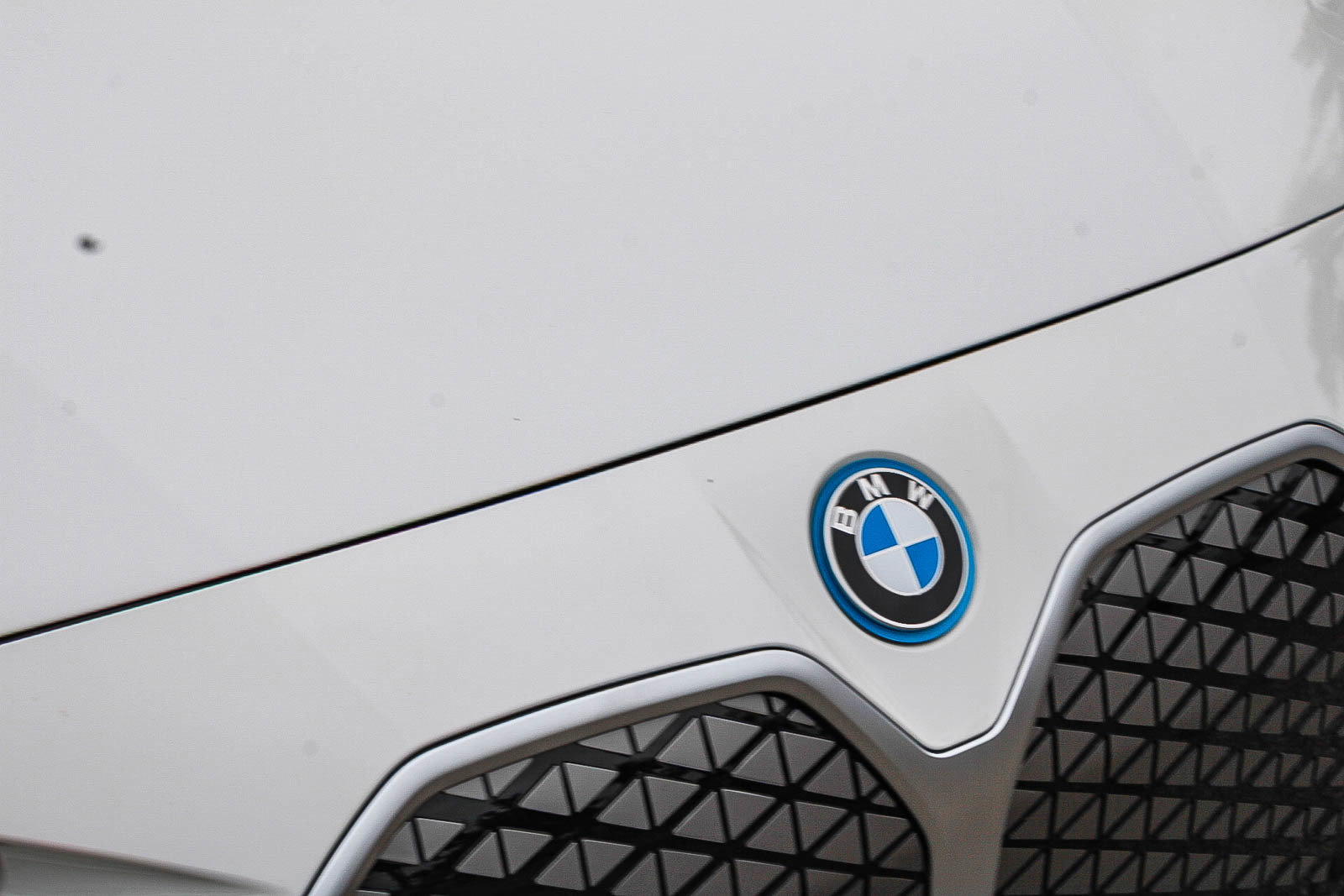 Certified 2025 BMW i4 eDrive40 RWD image 9