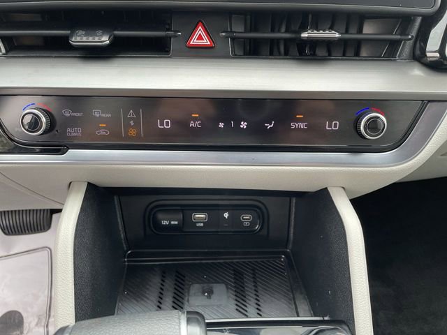 Used 2025 Kia Sportage EX image 19