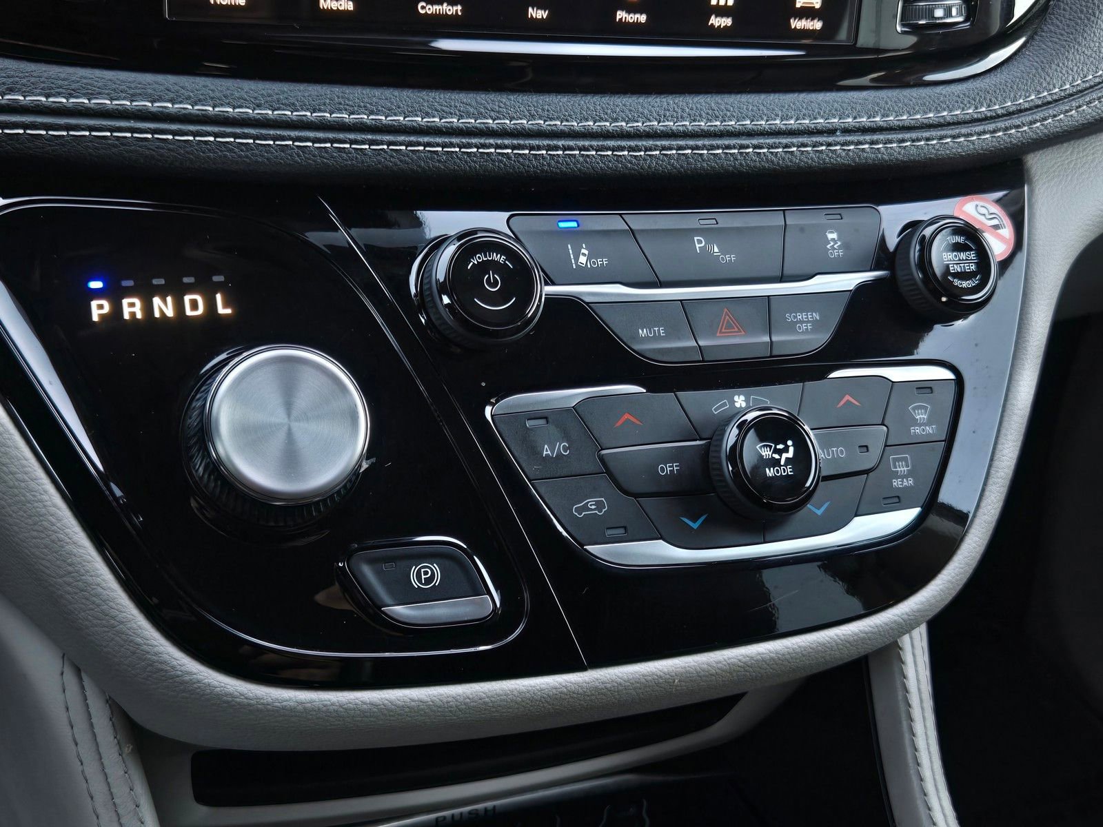 Used 2023 Chrysler Pacifica Limited image 20