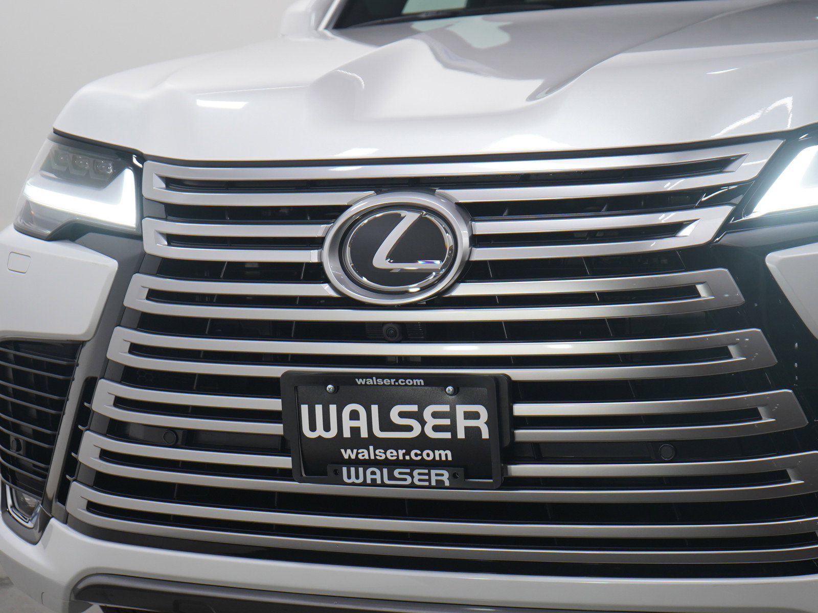 Used 2025 Lexus LX 600 4WD w/ Accessory Package (2T) image 9