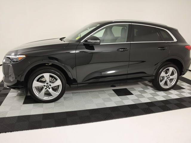 Certified 2025 Audi Q5 Premium Plus w/ Premium Plus AWD/4WD image 2