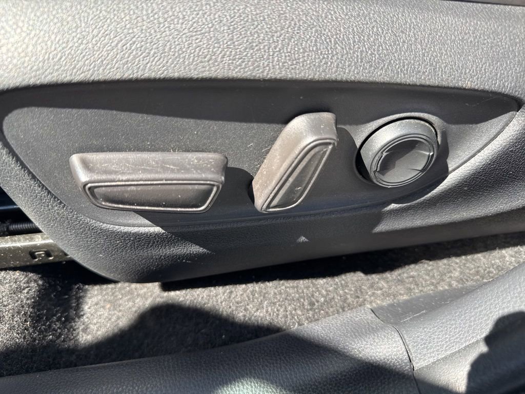 Used 2020 Toyota RAV4 Limited image 20