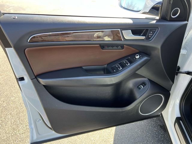 Used 2017 Audi Q5 2.0T Premium Plus w/ Technology Package image 11