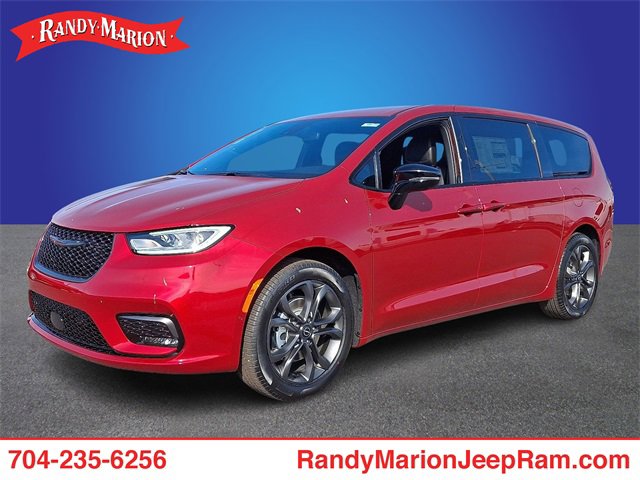 New 2026 Chrysler Pacifica Select