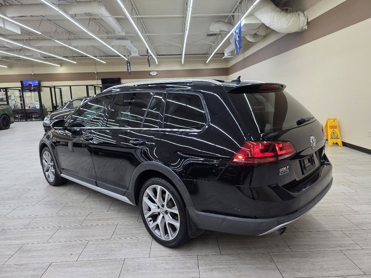 Used 2017 Volkswagen Golf Alltrack SEL AWD/4WD image 8
