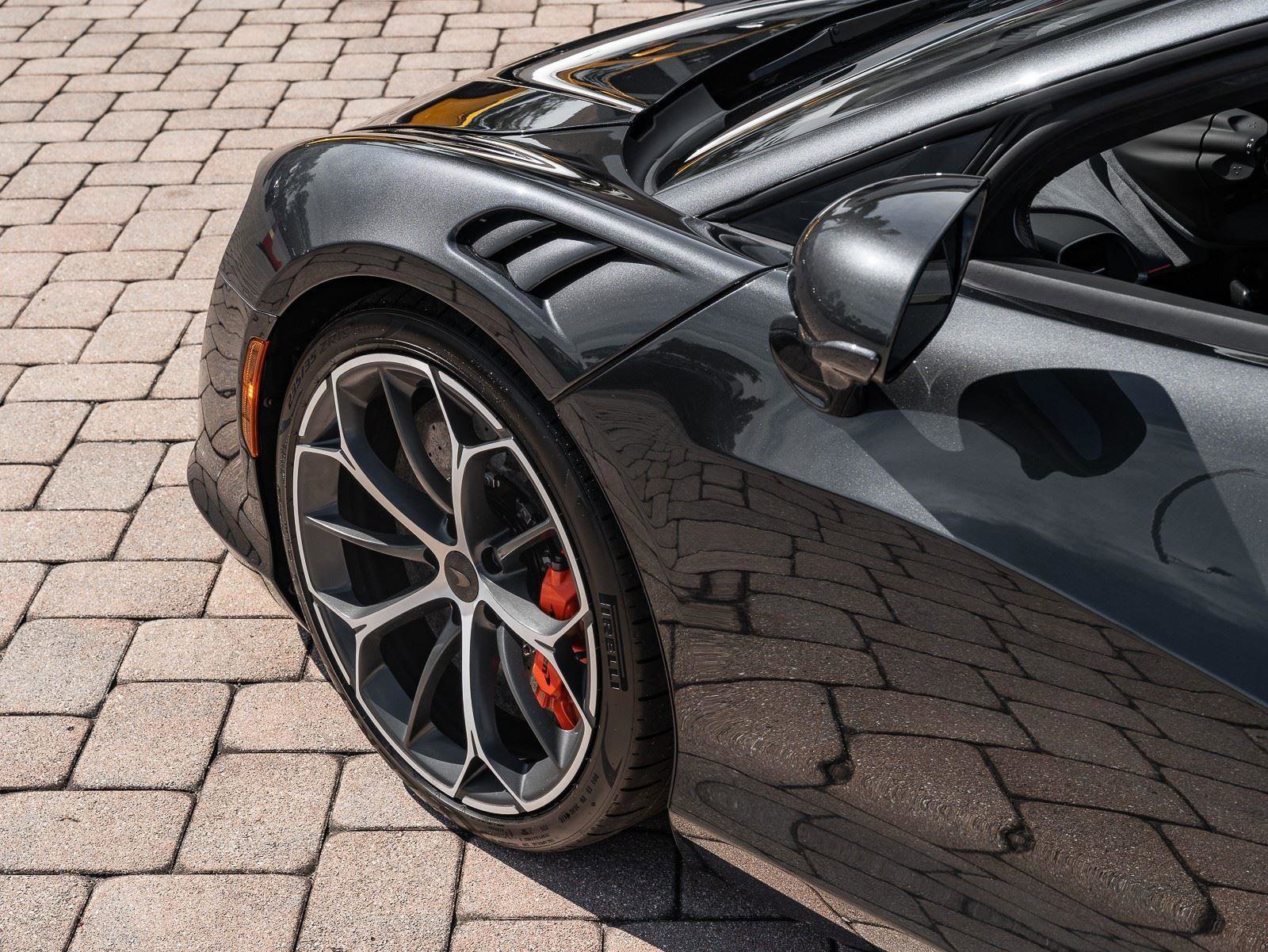 Used 2025 McLaren Artura image 29