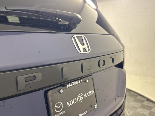 Used 2025 Honda Pilot Sport image 20