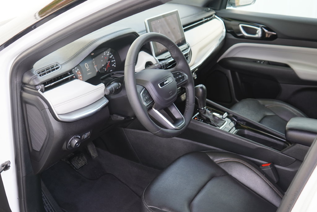 Used 2024 Jeep Compass Limited AWD/4WD image 11