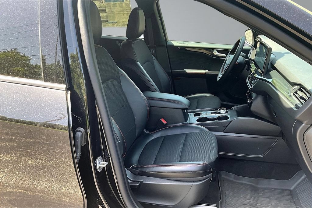 New 2025 Ford Escape ST-Line w/ Tech Pack #1 AWD/4WD image 11