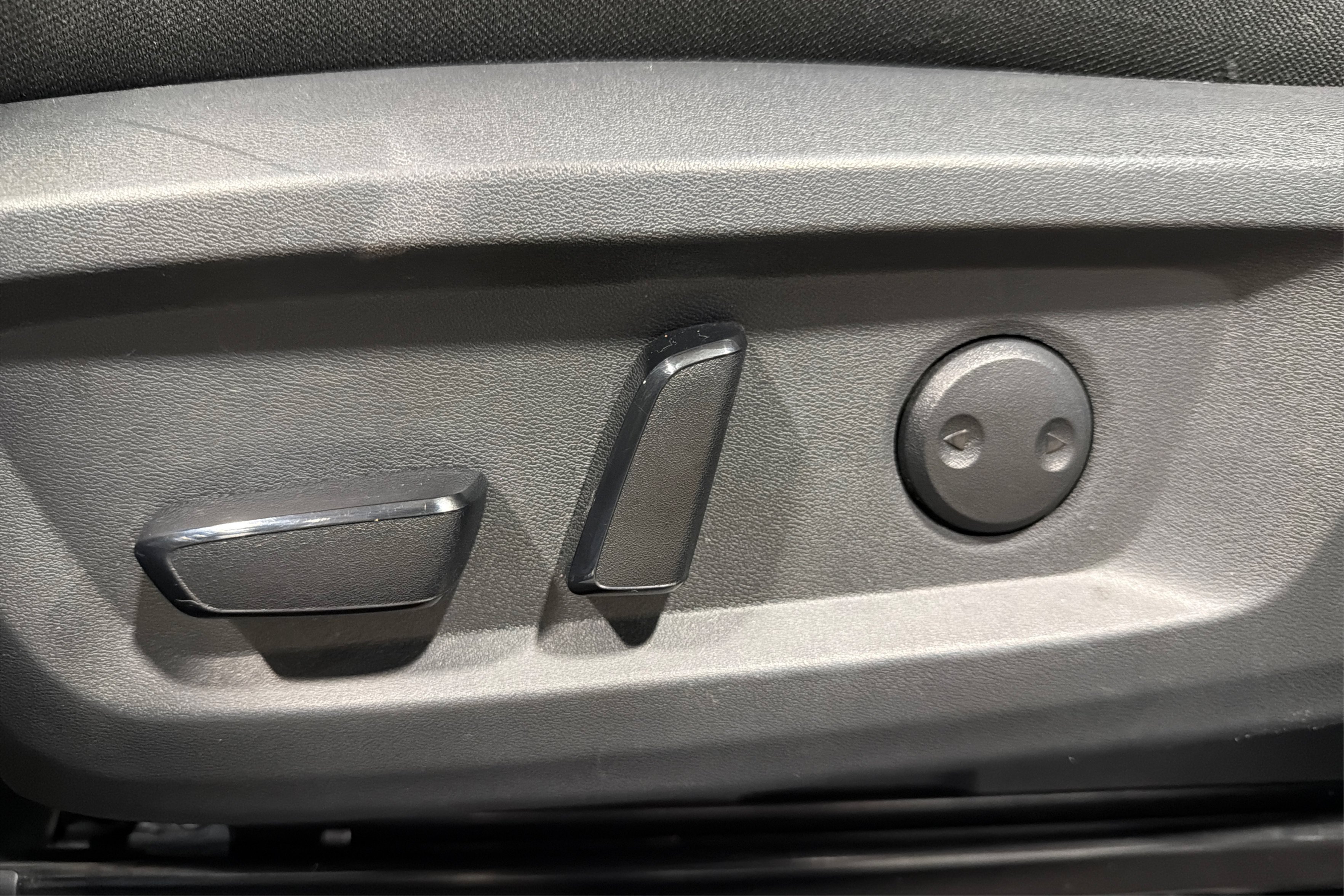 Used 2023 Nissan Rogue SV AWD/4WD image 18