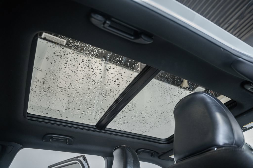 Certified 2025 Jeep Compass Latitude w/ Sun & Sound Group image 40