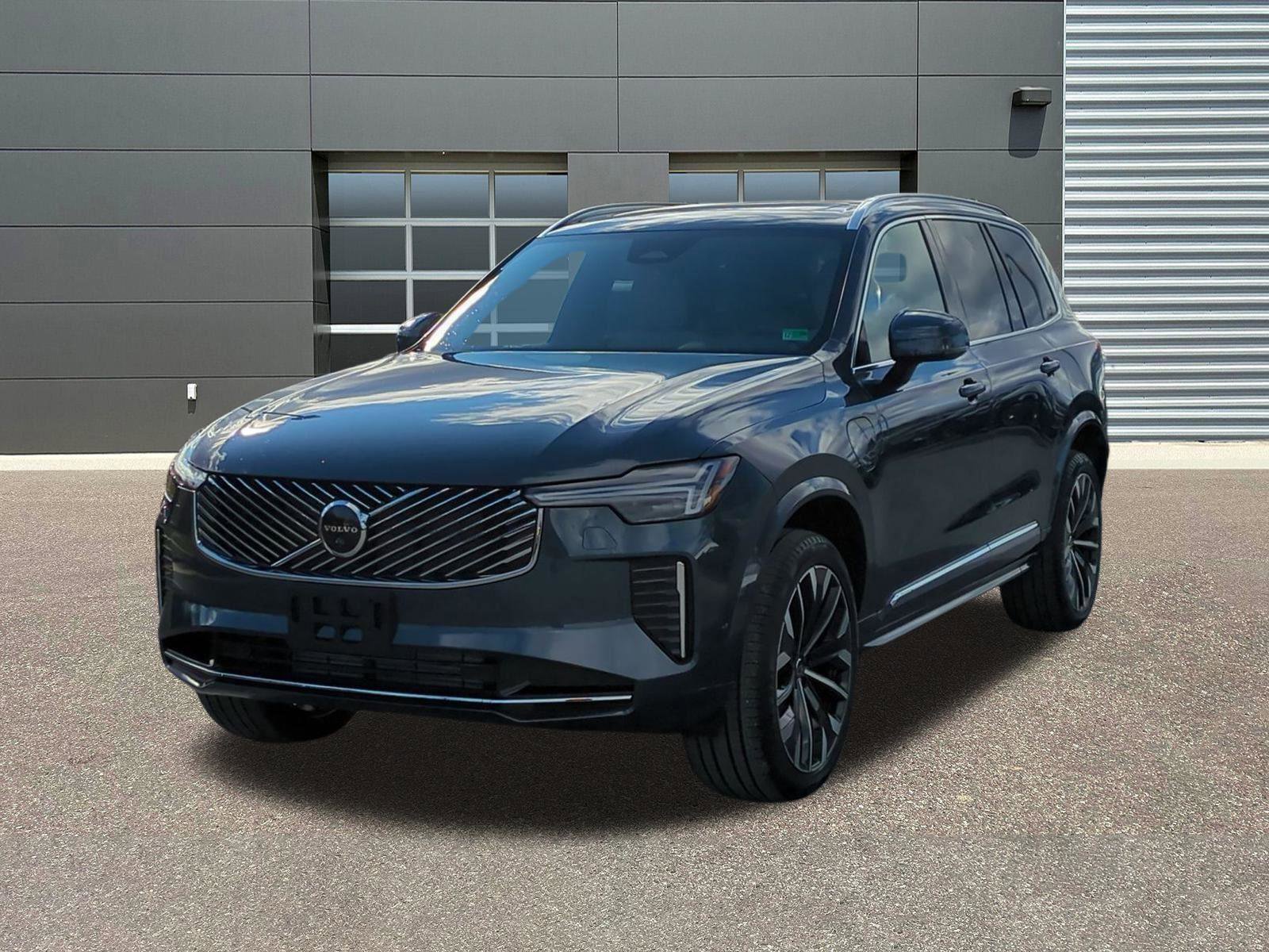 New 2026 Volvo XC90 T8 Plus w/ Protection Package Premier AWD/4WD image 3