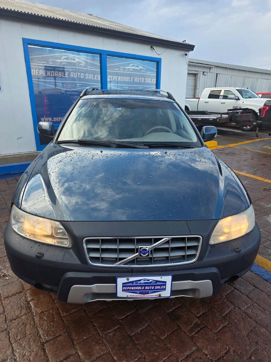 Used 2007 Volvo XC70 2.5T Wagon 4D image 2