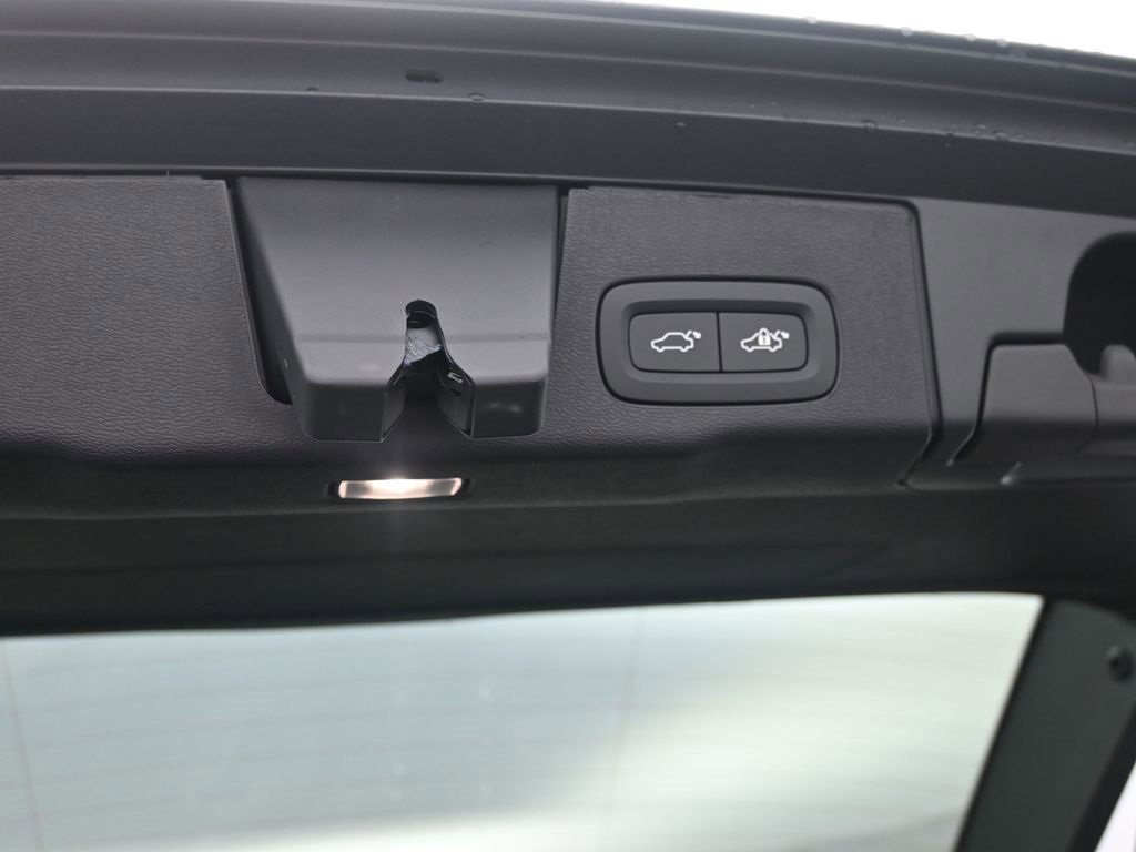 New 2026 Volvo XC60 B5 Plus w/ Protection Package Premier image 31