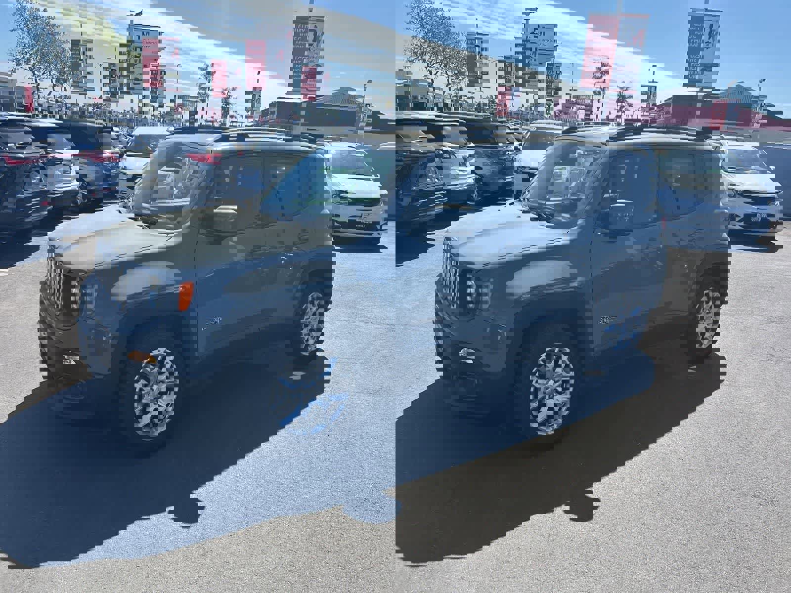 Used 2018 Jeep Renegade Latitude image 3