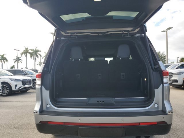 Used 2022 Lincoln Navigator Reserve image 11