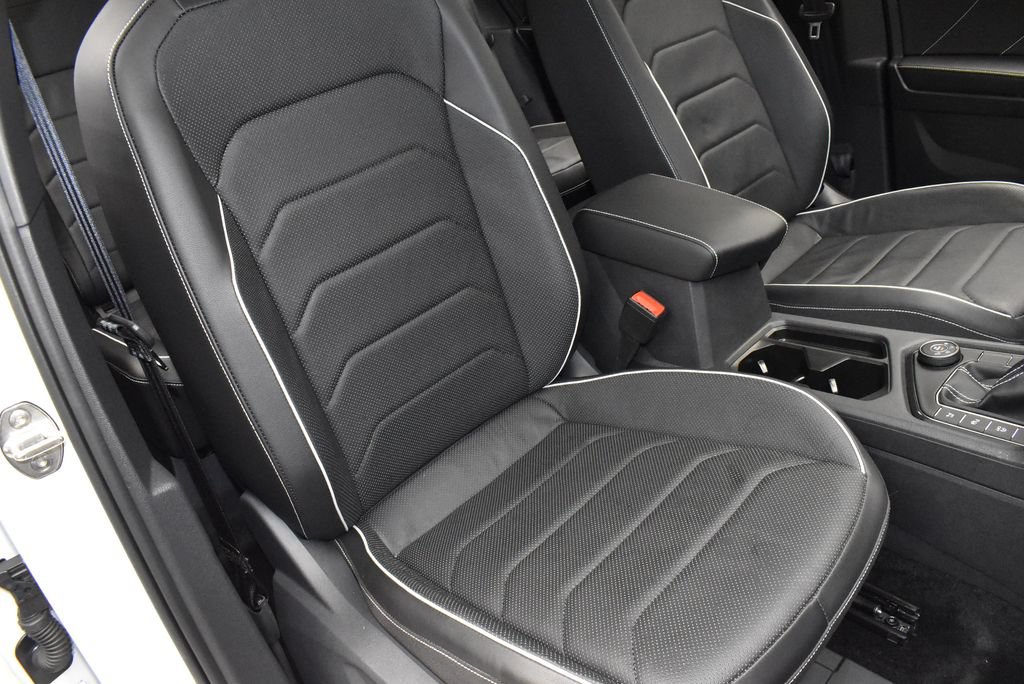 Used 2024 Volkswagen Tiguan SEL R-Line AWD/4WD image 28