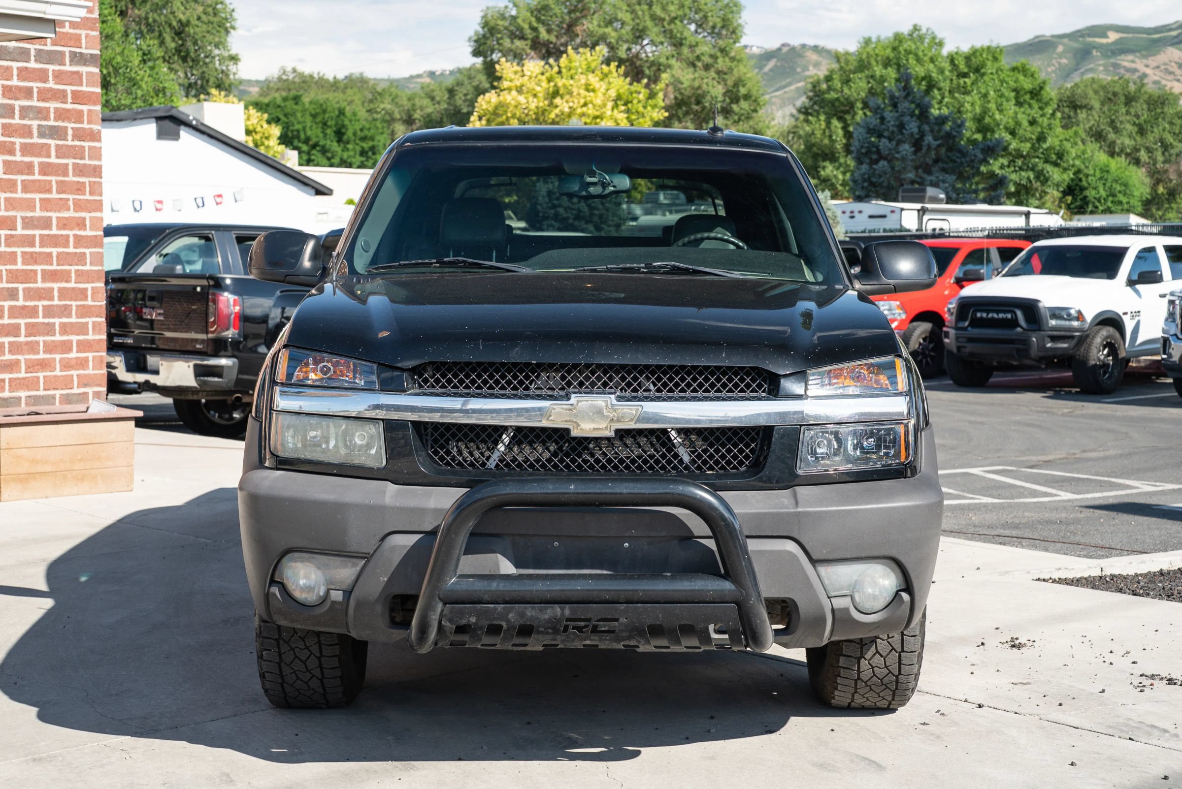 Used 2003 Chevrolet Avalanche 4x4 w/ Suspension Package, Off-Road image 2