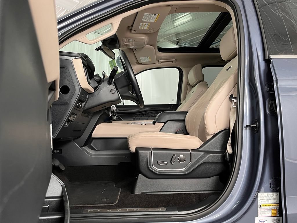 Used 2023 Ford Expedition Platinum AWD/4WD image 18