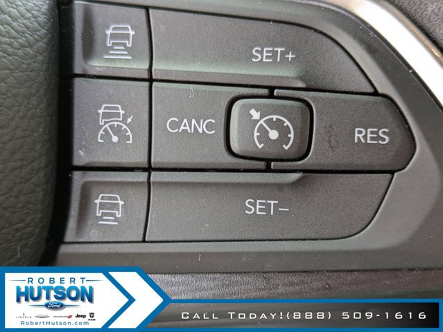 Used 2025 Jeep Grand Cherokee Altitude AWD/4WD image 19