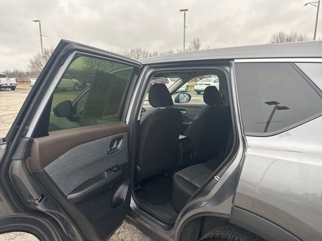 Used 2023 Nissan Rogue SV image 23