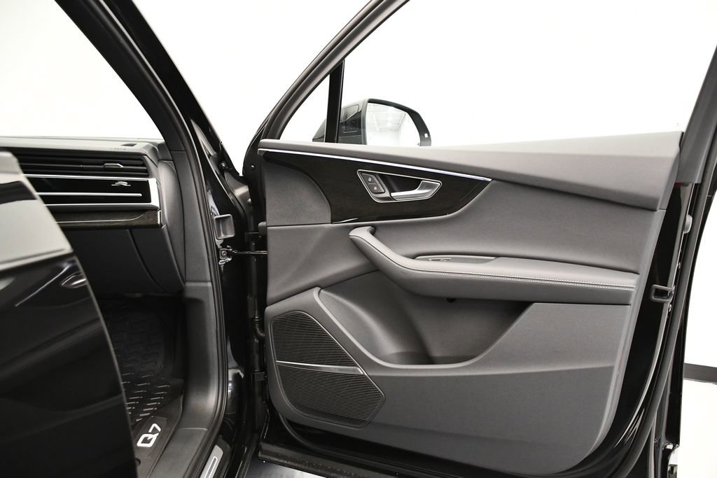 Used 2025 Audi Q7 3.0T Premium Plus w/ Premium Plus Package image 45