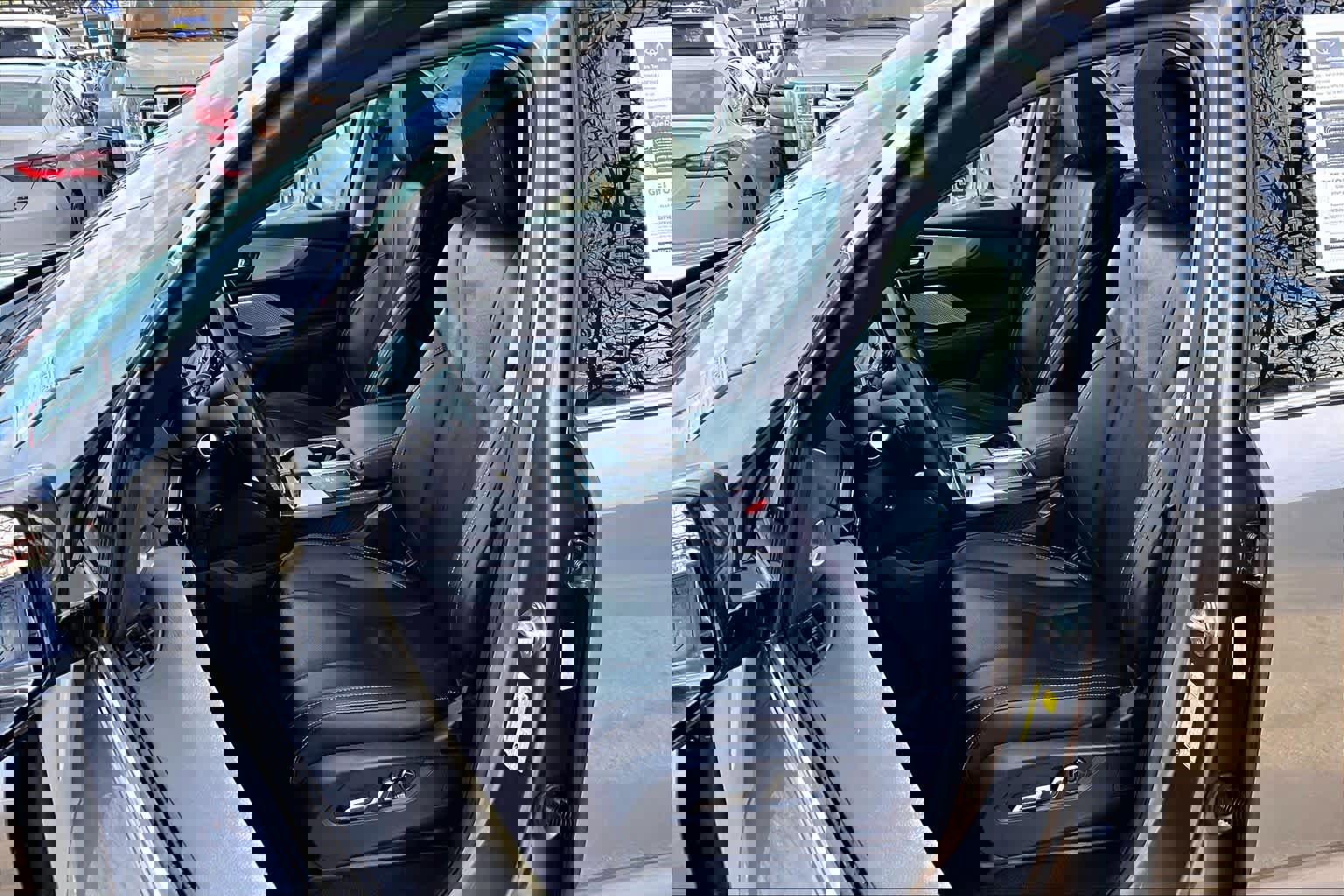 Used 2023 Acura MDX SH-AWD w/ Technology Package image 9