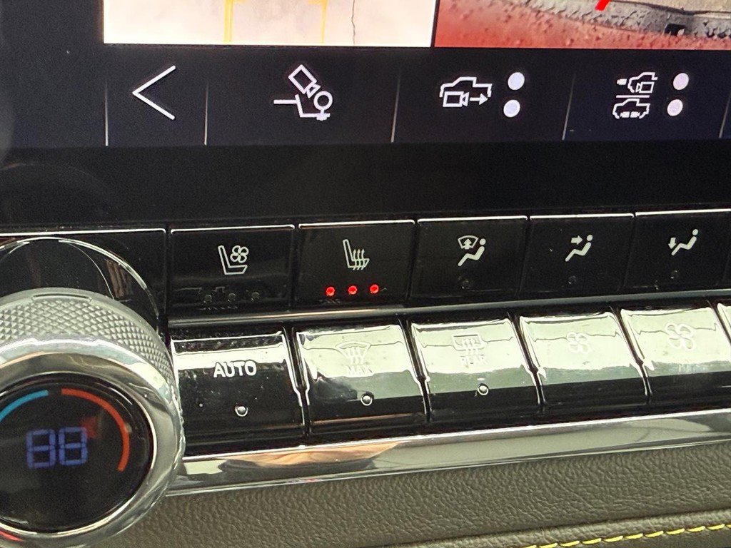 Used 2025 Chevrolet Colorado ZR2 w/ Technology Package image 25