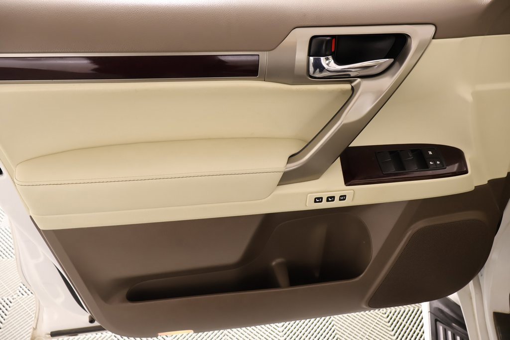 Used 2017 Lexus GX 460 image 19