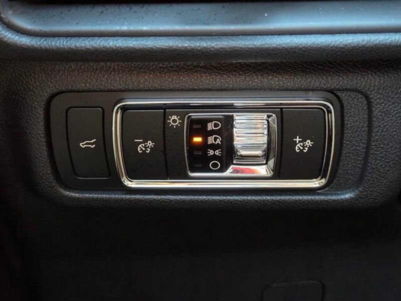 Used 2023 Lincoln Corsair Reserve image 20