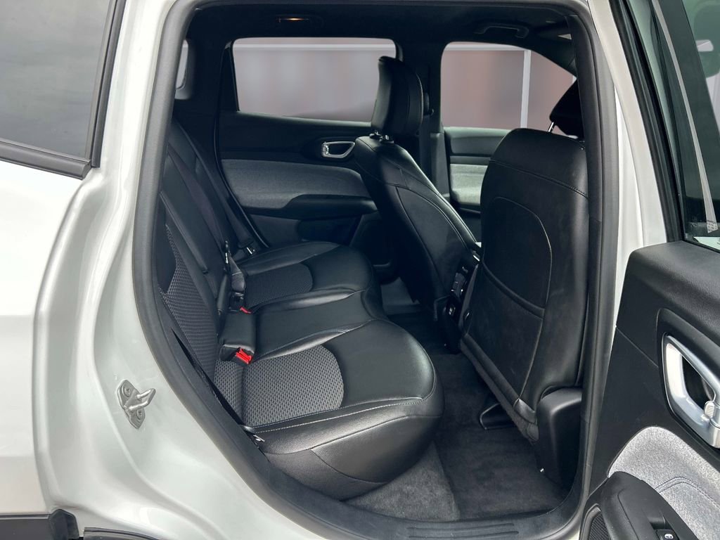 Used 2025 Jeep Compass Latitude AWD/4WD image 14