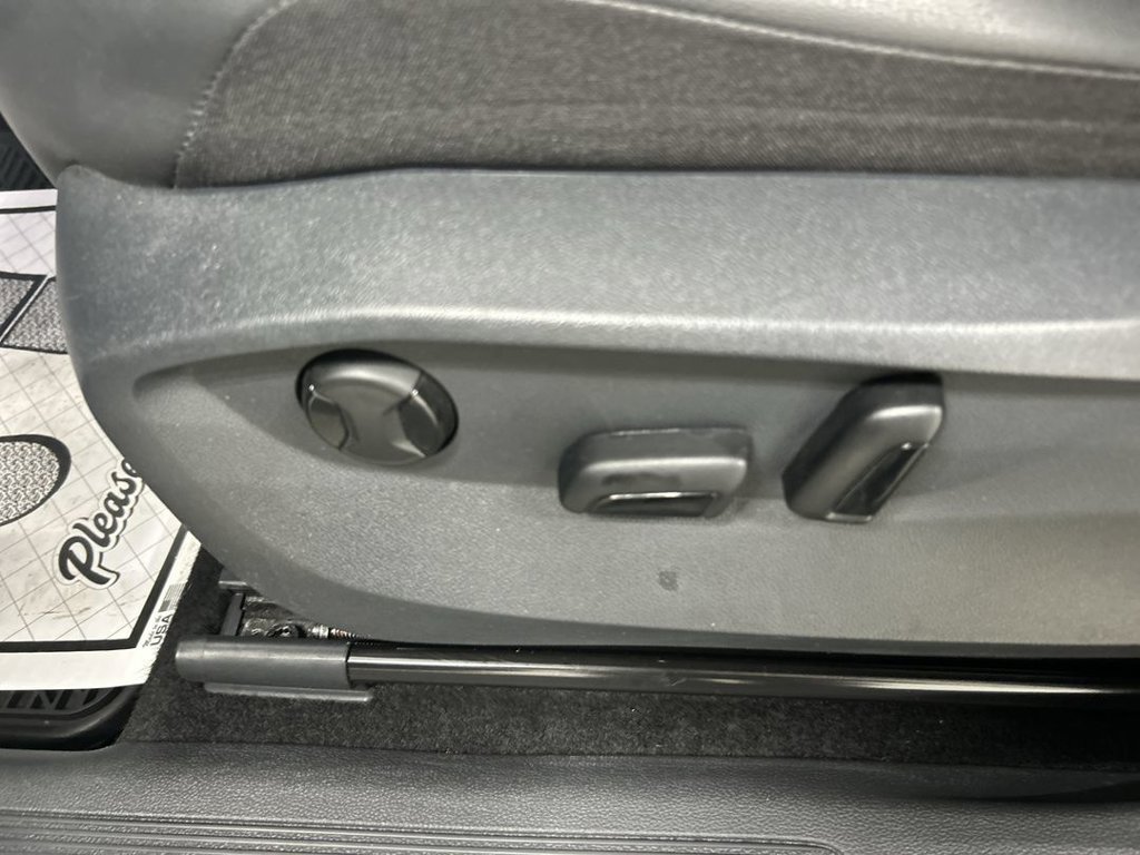 Certified 2024 Volkswagen Tiguan SE w/ Panoramic Sunroof Package AWD/4WD image 10