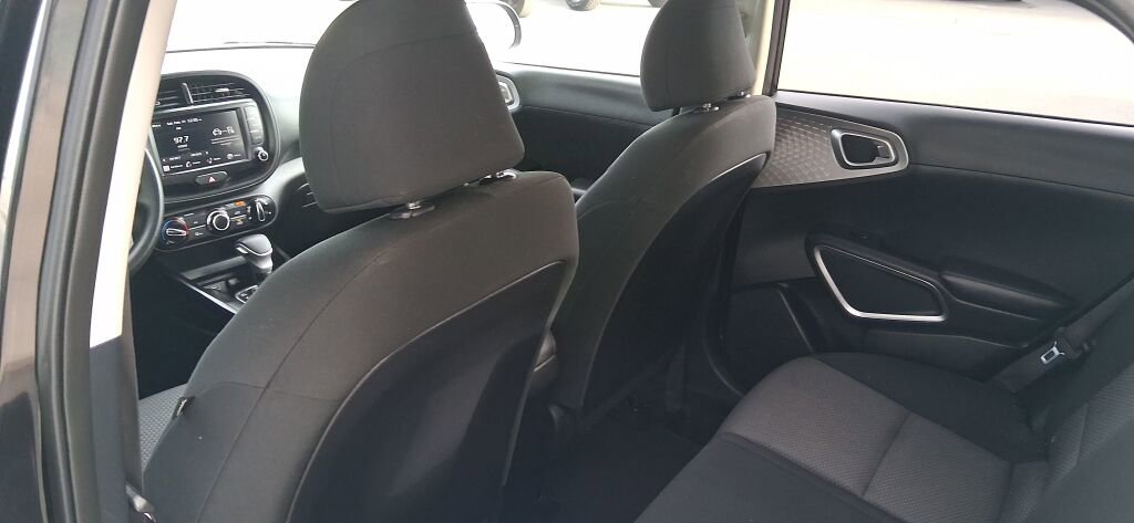 Used 2023 Kia Soul LX w/ Option Group 015 FWD image 15