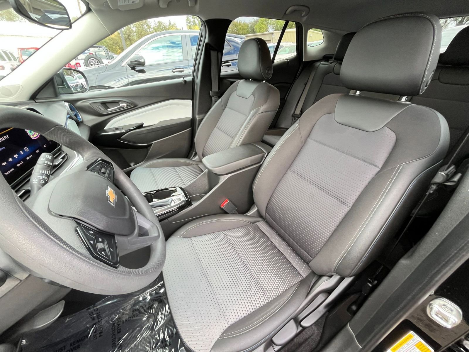 Used 2025 Chevrolet Trax LT image 34