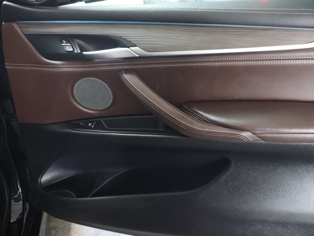 Used 2018 BMW X5 xDrive50i AWD/4WD image 11