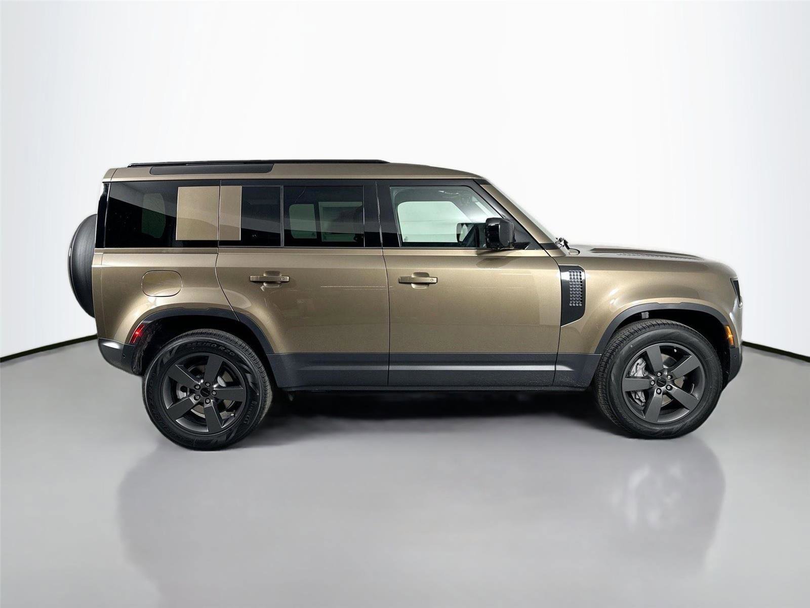 Used 2026 Land Rover Defender 110 S AWD/4WD image 4
